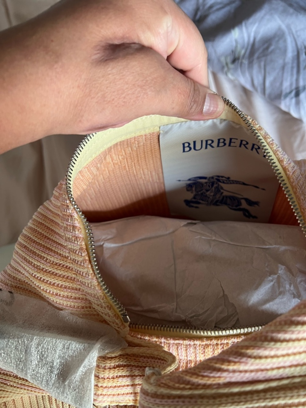 Burberry SHERBET  Pink Cream Knit Shoulder Bag - Picture 5 of 9